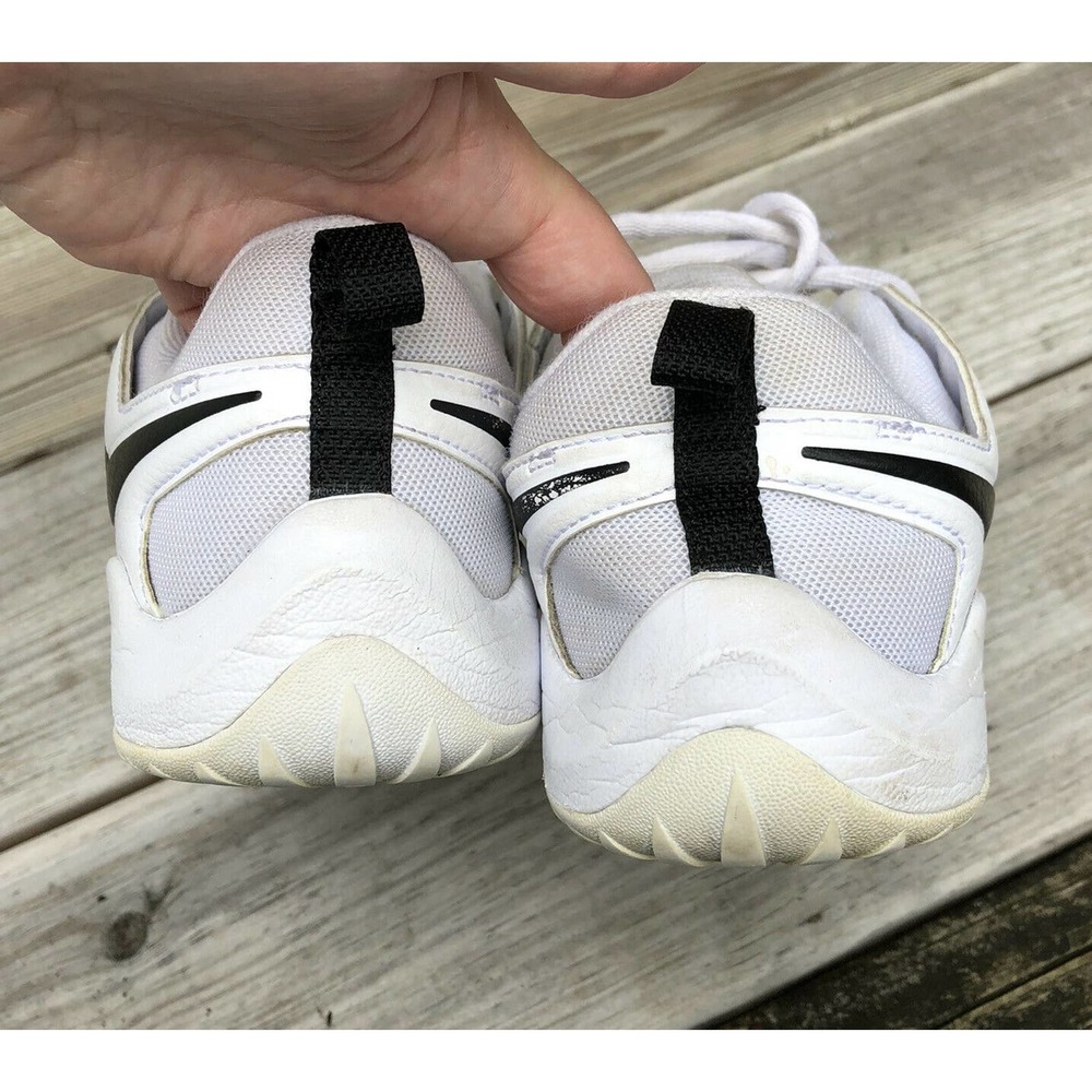 nike volleyball shoes size 7